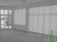 <p>Se izdava deloven objekt (hala, magacin, kancelarii, salon), na ul Prvomajska , vo industriska zona Pintija.</p><p>Od objektot se izdava prizemjeto (310 m2) i prviot kat (115m2).</p><p>Prizemje-310m2, so visina 320sm. Pristapno so kamion. Prostorot e organiziran vo:</p><p>*izlozben prostor/kancelarii - 70m2;</p><p>*magacinski prostor - 70m2;</p><p>*hala za proizvodstvo/magacin-140m2;</p><p>*chajna kujna/kancelarija;</p><p>*2 toaleti;</p><p>*tush/ soblekuvalna;</p><p>*hodnici;</p><p>-->Sprat-115m2:</p><p>*mini kujna;</p><p>*kupatilo;</p><p>*4 kancelarii;</p><p>*2 terasi (2*25m2);</p><p>*Dvorna povrshina od 1200m2- parking prostor, ostava*</p>